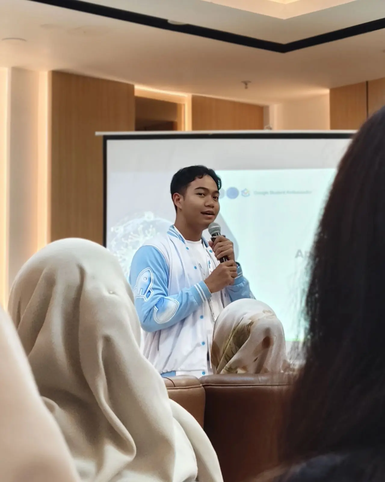Abid Hanan Wicaksono at a Gemini AI seminar