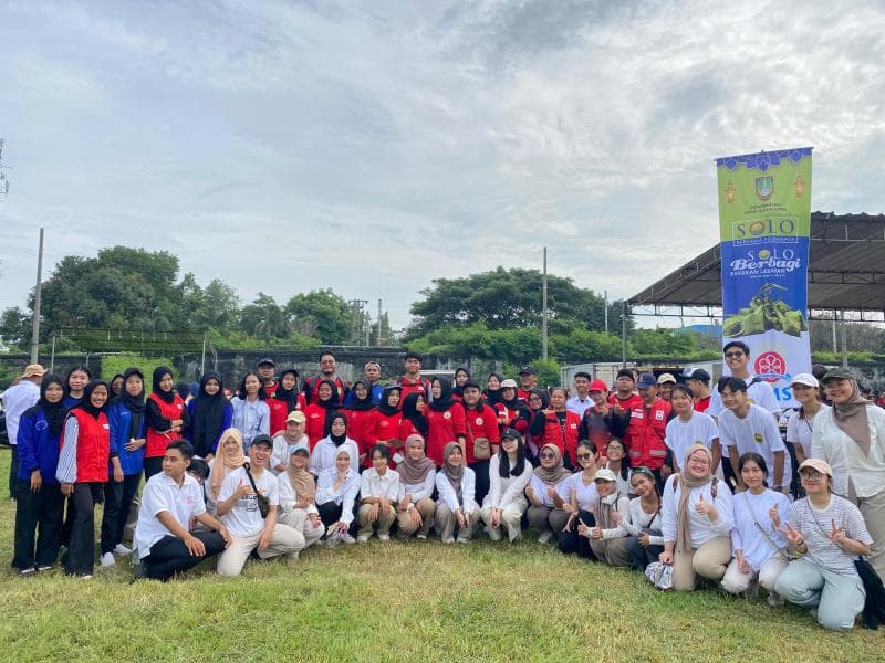 Together for Humanity: Distributing 10,000 Food Packages in Solo