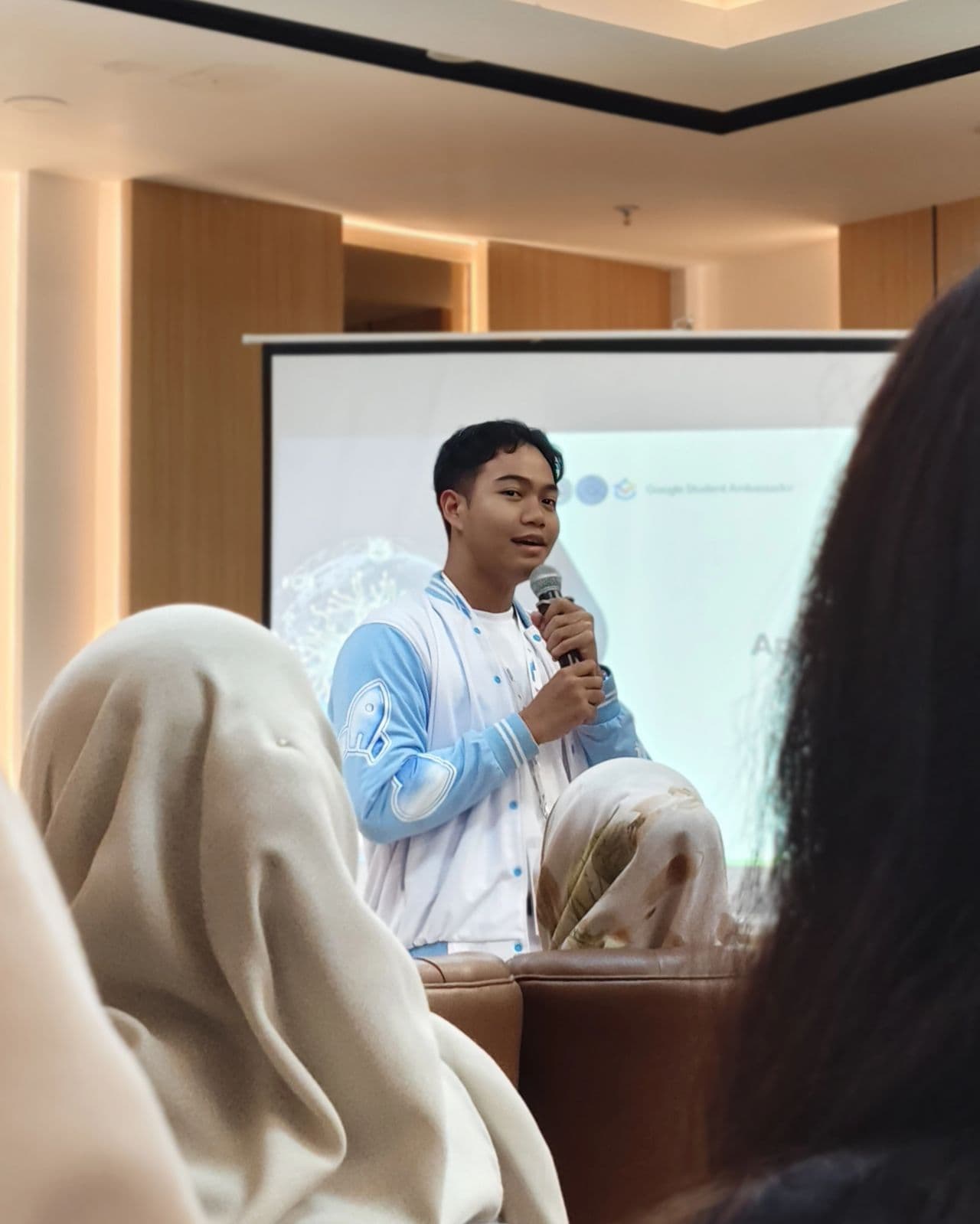 Abid Hanan Wicaksono at a Gemini AI seminar